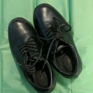 SafeTStep men's black casual shoes. Gently worn.
